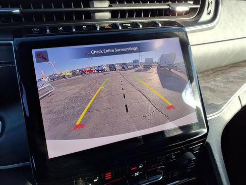 Certified 2024 Jeep Grand Cherokee L Limited w/ Trailer Tow Package image 18