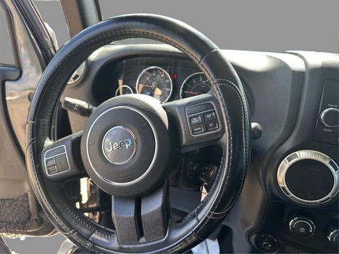 Used 2017 Jeep Wrangler Unlimited Sahara AWD/4WD image 32