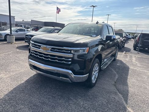 Used 2022 Chevrolet Silverado 1500 LTZ w/ LTZ Premium Package image 3