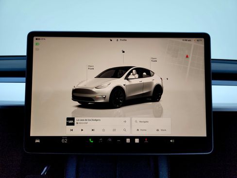 Used 2022 Tesla Model Y Long Range image 13