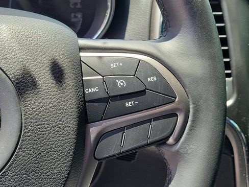 Used 2019 Jeep Grand Cherokee Laredo RWD image 29