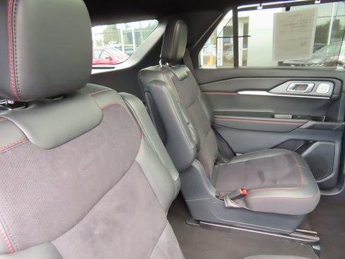 Used 2025 Ford Explorer ST AWD/4WD image 40