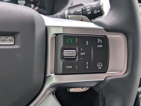 New 2026 Land Rover Discovery Dynamic SE image 22