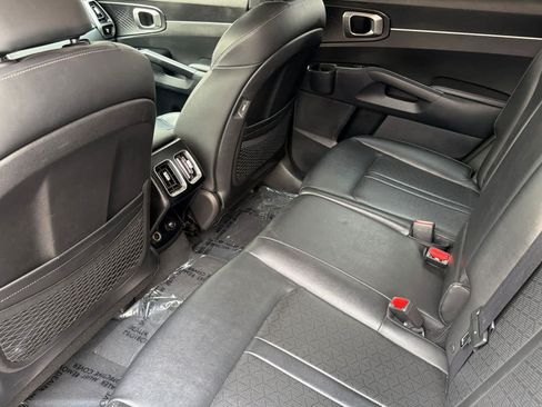 Used 2022 Kia Sorento S FWD image 4