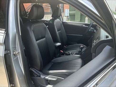 Used 2022 Volkswagen Tiguan SE image 10