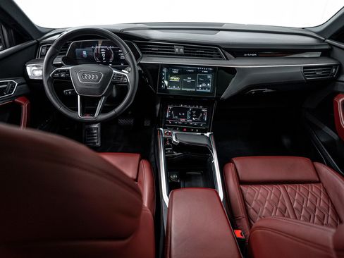 Certified 2023 Audi e-tron S Prestige image 8