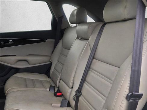 Used 2016 Kia Sorento EX image 20