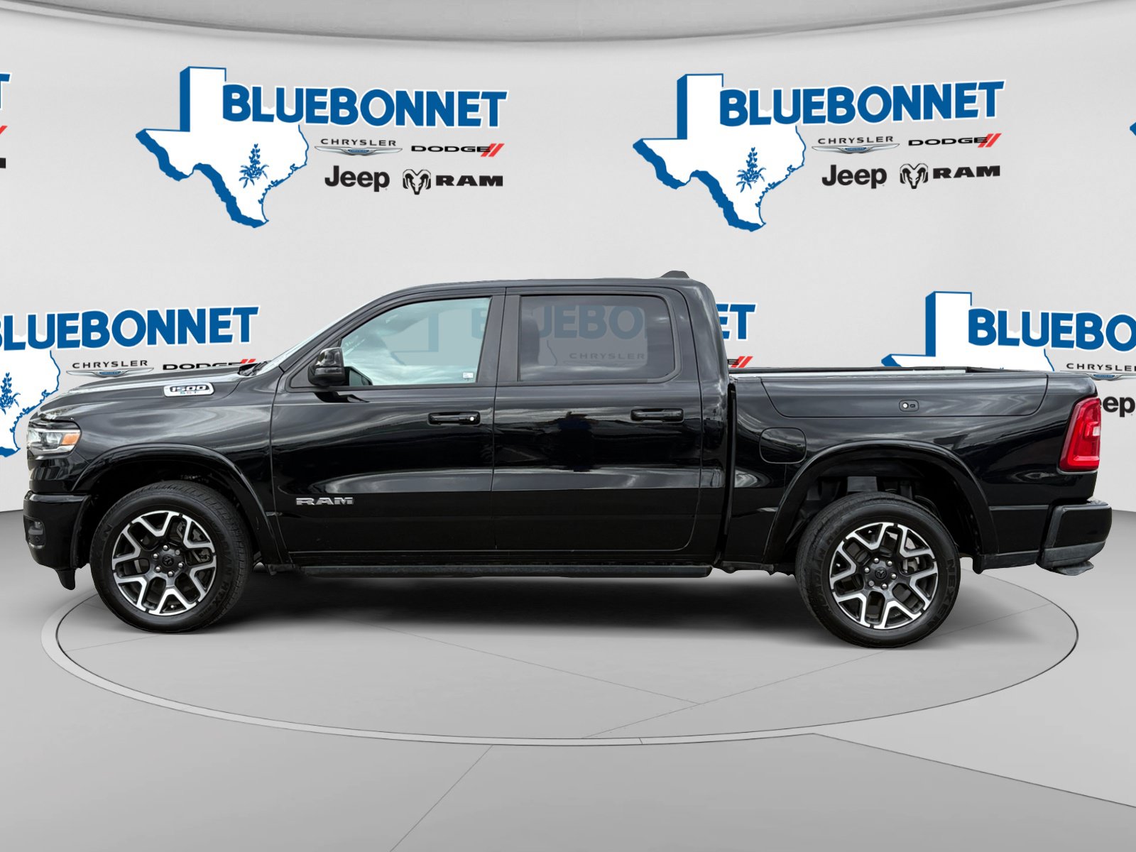 Used 2025 RAM 1500 Laramie w/ Laramie Southwest Edition AWD/4WD image 8