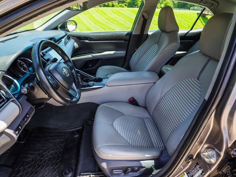 Used 2018 Toyota Camry SE FWD image 35