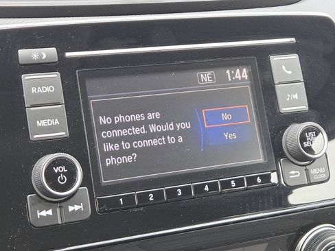 Used 2018 Honda CR-V LX image 3