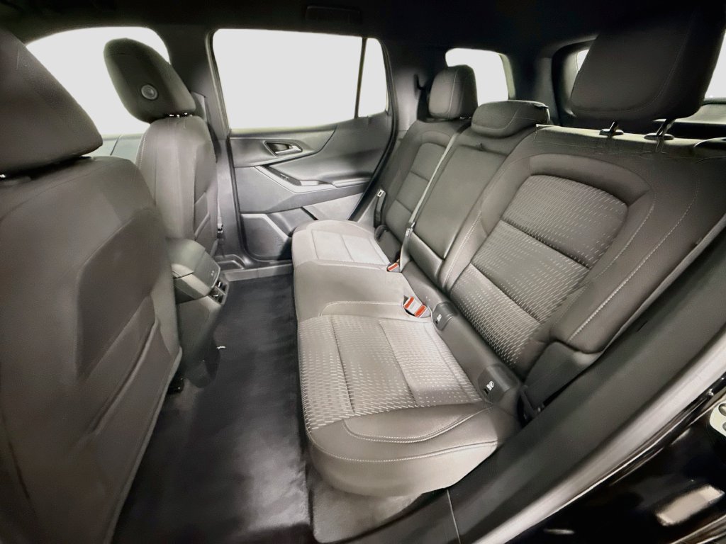 Used 2025 Chevrolet Equinox LT AWD/4WD image 23