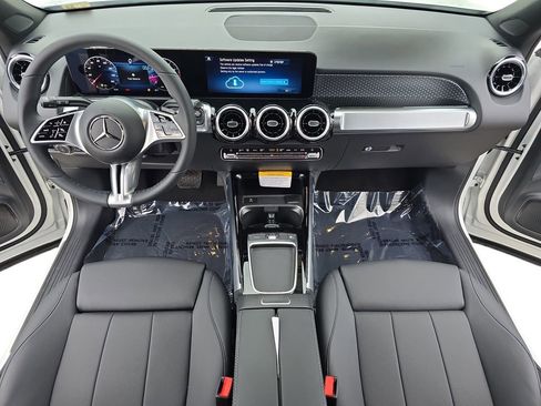 New 2025 Mercedes-Benz GLB 250 image 9