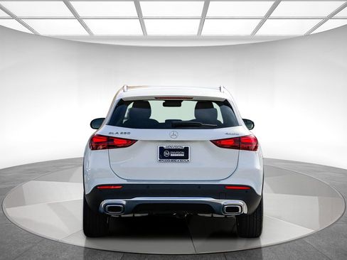 Used 2025 Mercedes-Benz GLA 250 4MATIC image 3