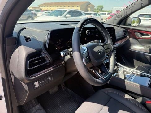 Used 2025 Chevrolet Traverse Z71 w/ Enhanced Driving Package AWD/4WD image 12