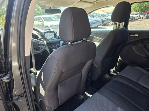 Used 2017 Ford Escape SE w/ Equipment Group 201A FWD image 19