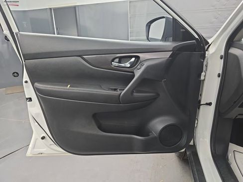 Used 2019 Nissan Rogue SV image 24