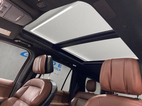 Certified 2025 Lincoln Navigator Reserve AWD/4WD image 3