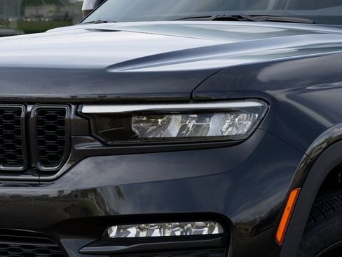 New 2025 Jeep Grand Cherokee Limited w/ Luxury Tech Group II RWD image 11