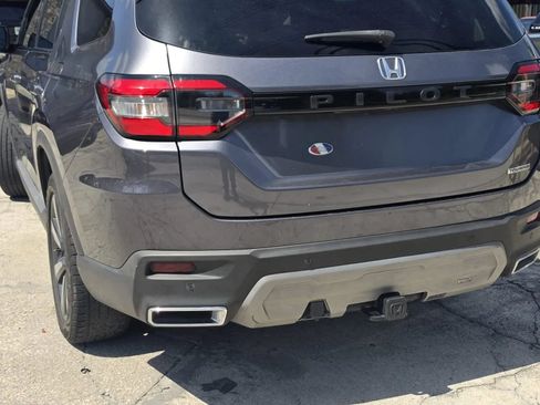 Used 2023 Honda Pilot Touring image 7
