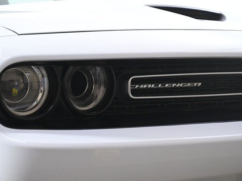 Used 2019 Dodge Challenger R/T w/ Driver Convenience Group image 5