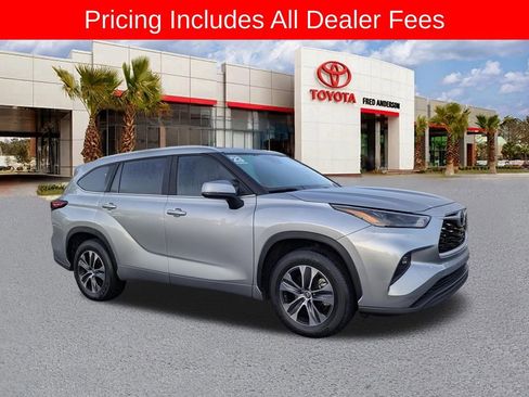 Used 2023 Toyota Highlander XLE FWD image 1