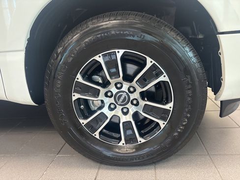 Used 2023 Nissan Titan SV image 9