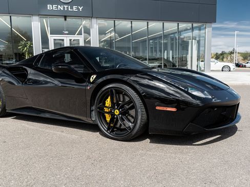 Used 2018 Ferrari 488 Spider RWD image 19