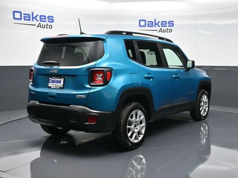Used 2022 Jeep Renegade Latitude w/ Sun/Sound Group image 8