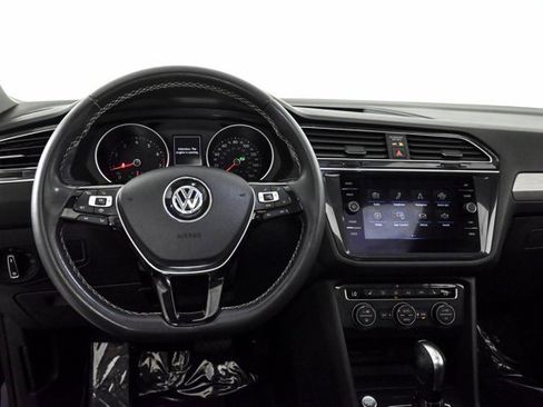 Used 2021 Volkswagen Tiguan SE w/ Panoramic Sunroof Package image 12