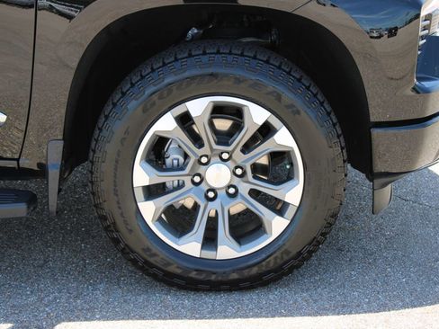 Used 2024 Chevrolet Silverado 1500 High Country w/ Technology Package AWD/4WD image 5