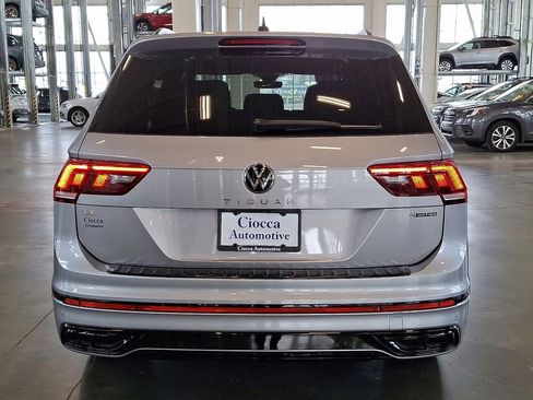 Used 2024 Volkswagen Tiguan SE R-Line image 8