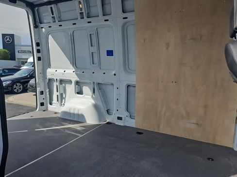 Used 2025 Mercedes-Benz Sprinter 2500 image 8