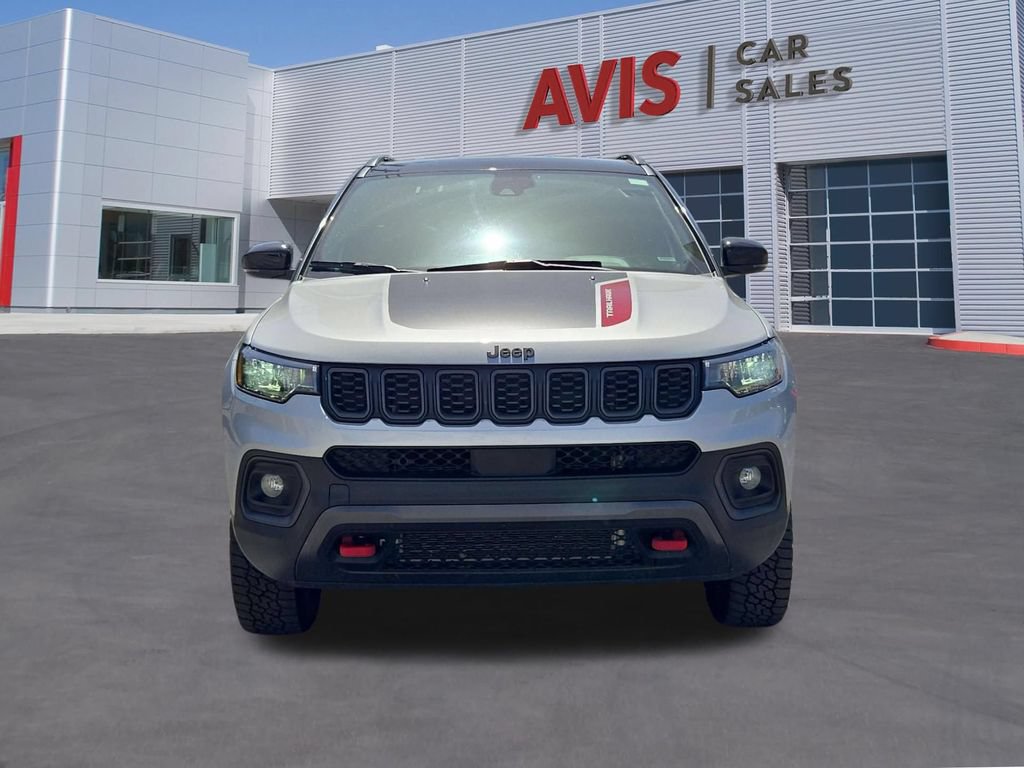 Used 2025 Jeep Compass Trailhawk AWD/4WD image 2