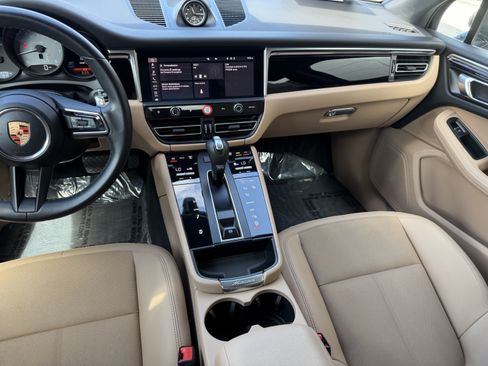 Certified 2024 Porsche Macan S AWD/4WD image 16