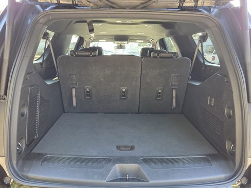 Used 2025 Chevrolet Suburban LT AWD/4WD image 17