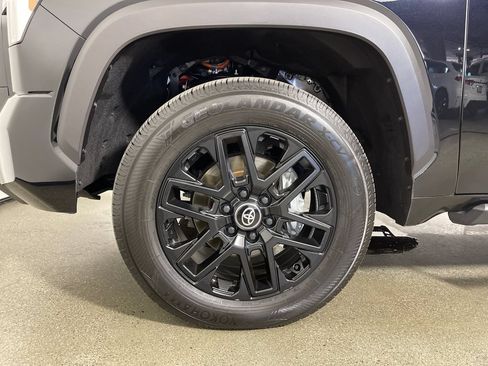Certified 2025 Toyota Tundra Limited AWD/4WD image 11