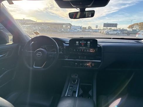 Used 2024 Nissan Pathfinder SL w/ SL Premium Package image 17