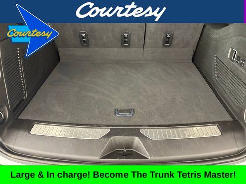 Used 2023 Chevrolet Suburban Premier image 42