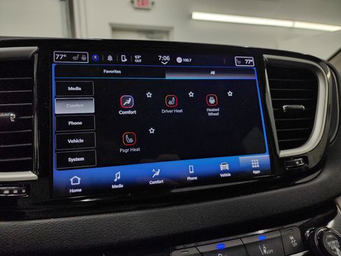 Used 2024 Chrysler Pacifica Touring-L image 54