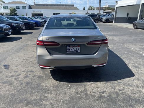 Used 2024 BMW i5 eDrive40i w/ Premium Package image 4