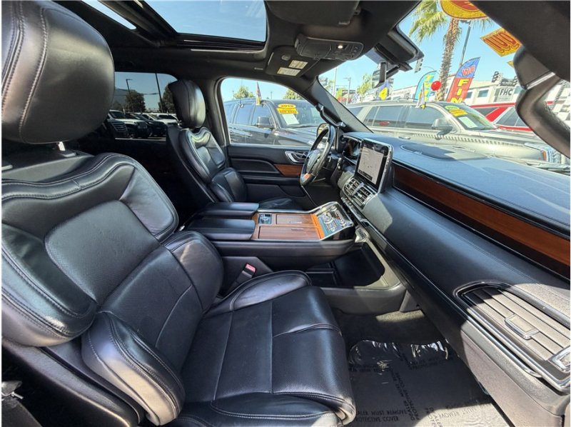 Used 2019 Lincoln Navigator Select RWD image 35