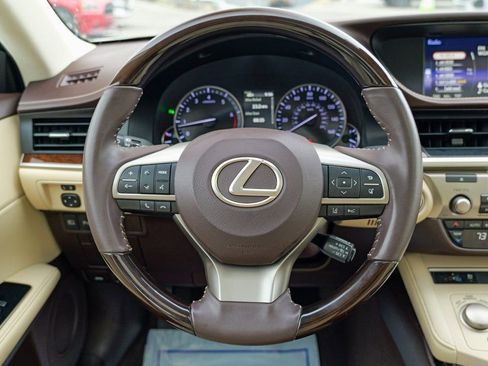 Used 2018 Lexus ES 350 w/ Premier Package image 40