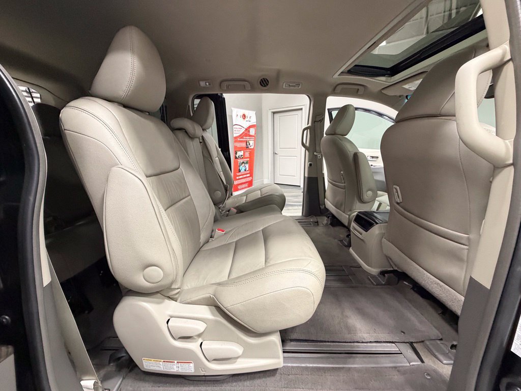Used 2016 Toyota Sienna XLE w/ XLE Navigation Package FWD image 50