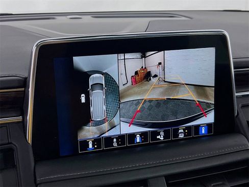 Used 2022 Chevrolet Suburban LT w/ LT Signature Plus Package image 17