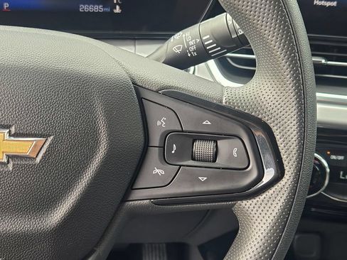 Used 2025 Chevrolet Trax LT FWD image 37