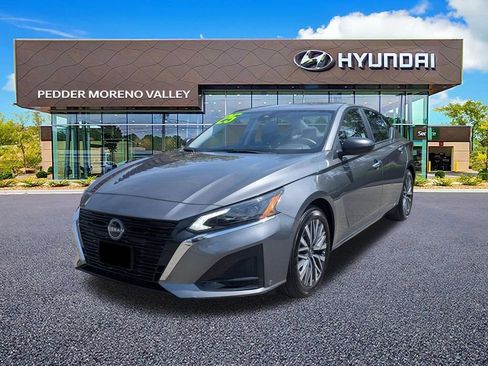 Used 2025 Nissan Altima 2.5 SV FWD image 7