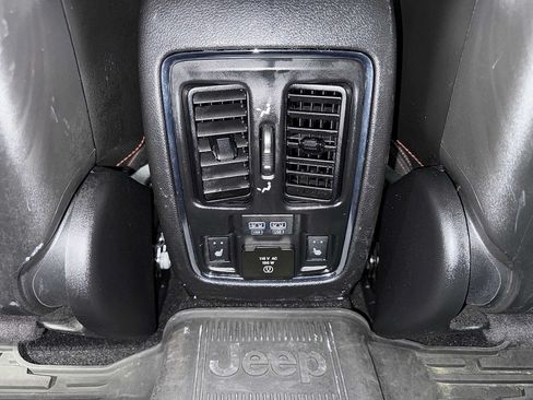 Used 2021 Jeep Grand Cherokee Trailhawk w/ Trailhawk Luxury Group AWD/4WD image 34