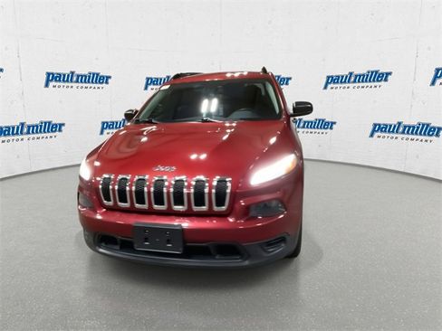 Used 2016 Jeep Cherokee Sport image 4