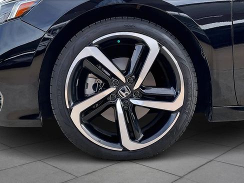 Used 2018 Honda Accord Sport image 11
