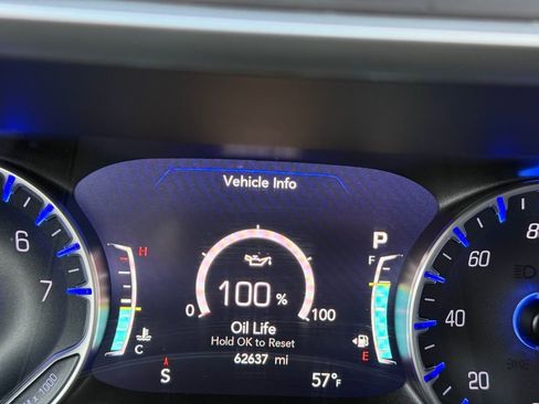 Used 2023 Chrysler Pacifica Touring-L image 16